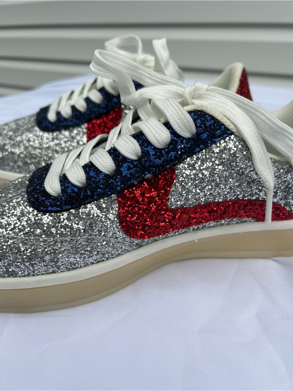 NWOT Lucky Step Air Cooled Size 8 Silver Glitter Sneakers Red Blue Lace Up - Picture 3 of 11